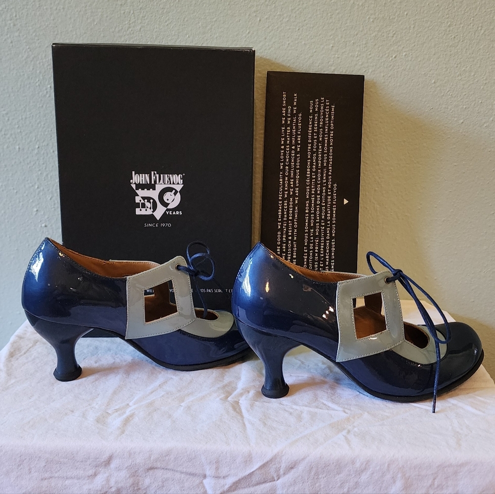 Joh  Fleuvog Vestal- Bellevue size 7 navy and light blue patent leather